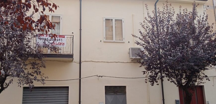 Castrovillari-ViaE.Raffa-Casa autonoma di150mq